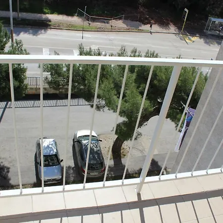 Green Four Stars Pula