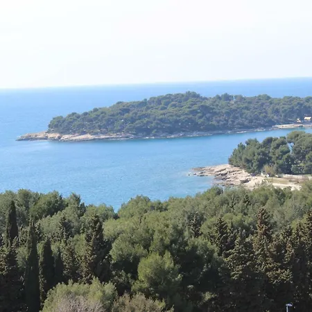 Green Four Stars Apartment Pula