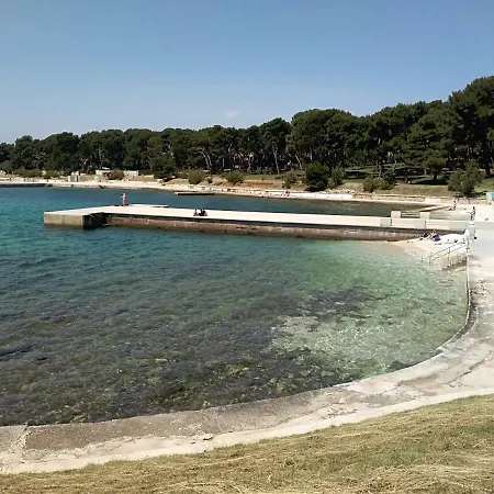 Green Four Stars * Pula