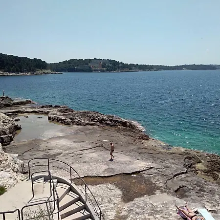 Green Four Stars Apartment Pula